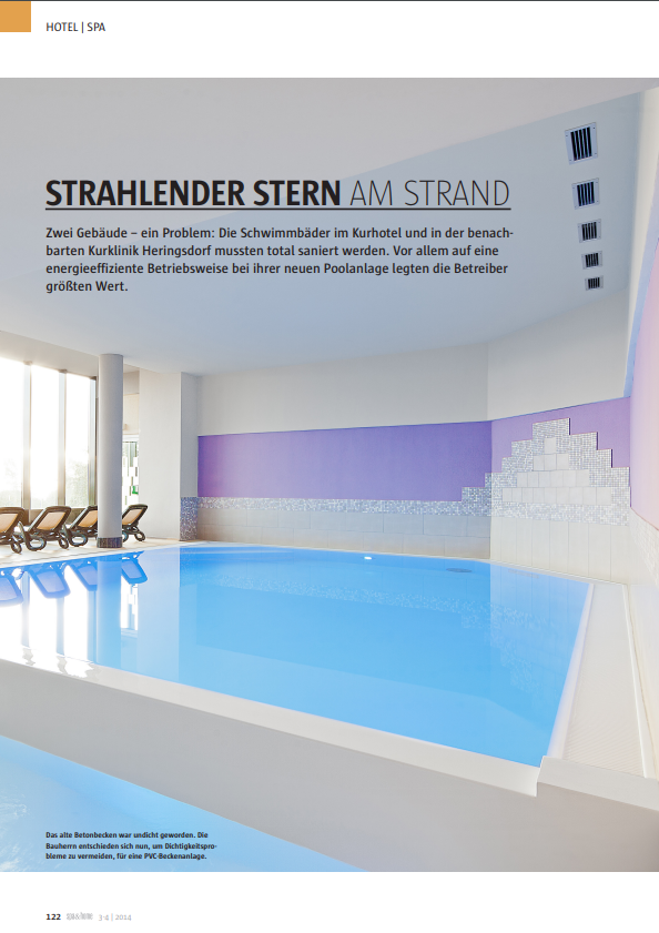 Blaues Hallenbad mit violetter Wand und weißen Fliesen, modernes Design, großes Fenster.